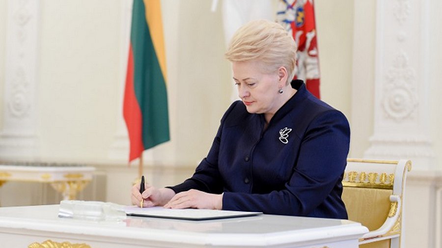 Президент подписала поправки к Закону об администрировании налогов - Литва и страны Балтии