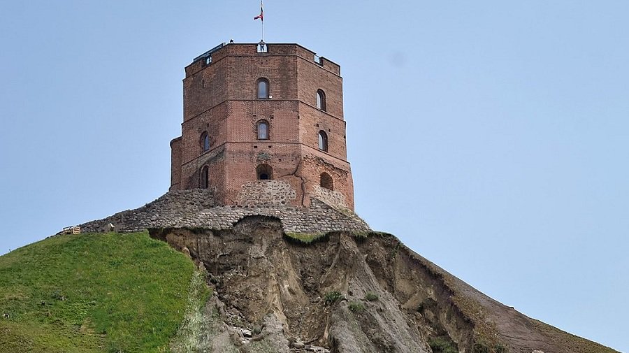 Будут обсуждать, объявить ли экстремальную ситуацию в связи с горой Гедиминаса - Литва и страны Балтии