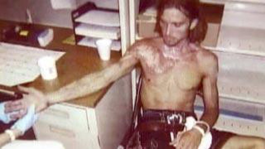 Американские полицейские подожгли бездомного - Происшествия и криминал