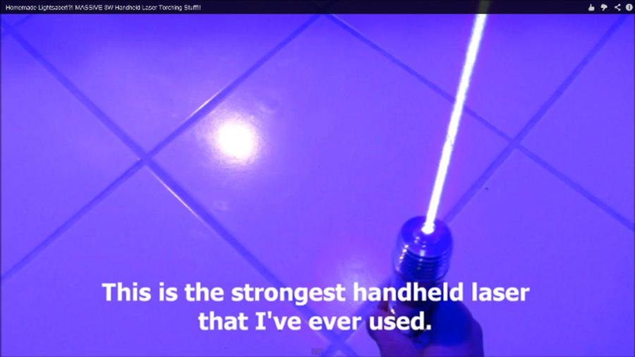 Американец создал копию светового меча из "Звездных войн" и спалил им дома все, что смог (ВИДЕО) - Хобби, отдых и развлечения