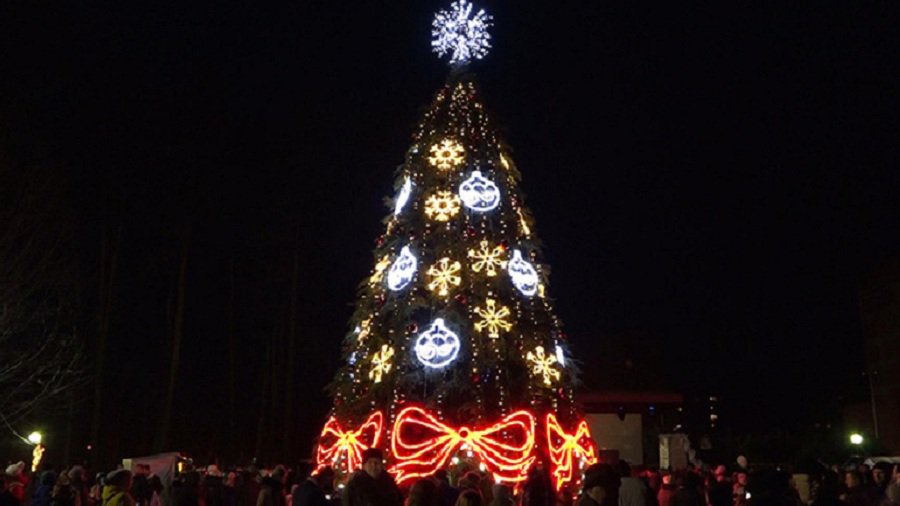 Зажжение огней на городской елке - весело и впечатляюще - В Висагинасе