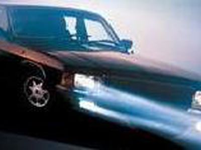 Дерзкий налёт в Каунасе: Грабители обокрали банк, протаранив его на автомобиле - Происшествия и криминал