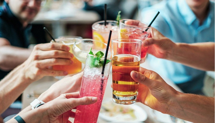 Правительство Эстонии из-за пандемии запретит ночную продажу алкоголя - Литва и страны Балтии