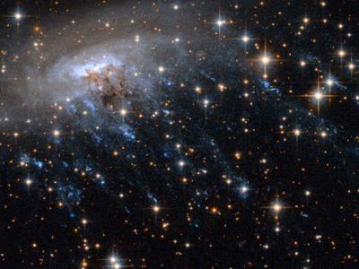 «Хаббл» заснял звездные струи спиральной галактики - Наука и здоровье