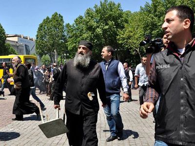 Сотни людей вышли на акцию против ЛГБТ в Тбилиси - В Мире