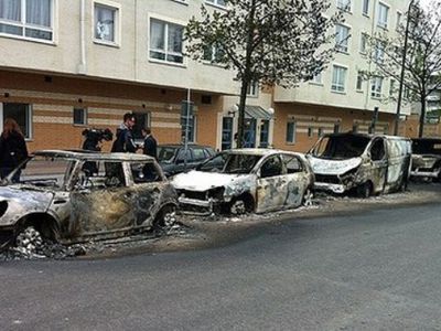 В Стокгольме в ходе беспорядков подожгли школы - В Мире