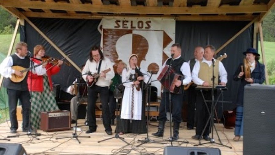 Музыканты местности деревни Села - В Висагинасе