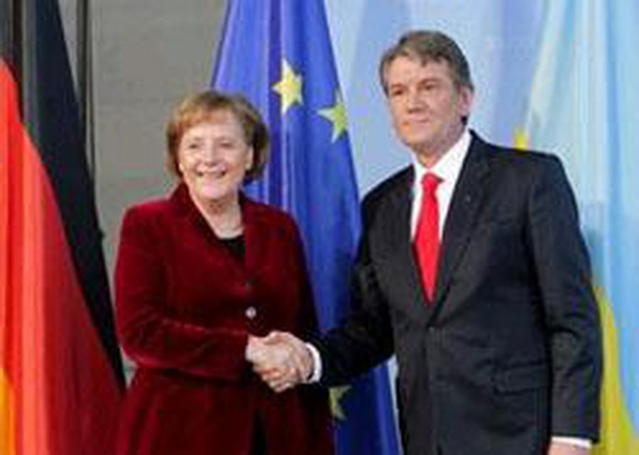 Меркель накормила Ющенко «завтраком» - В Мире