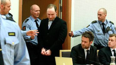 Убийца 77 человек Андерс Брейвик, насмешивший людей в суде, доволен своим имиджем в СМИ                                