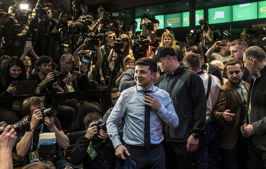ЦИК Украины обработал более 90% протоколов. Зеленский недосягаем для конкурентов - В Мире