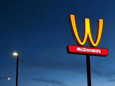 McDonald’s впервые в истории изменил логотип в честь 8 Марта - В Мире