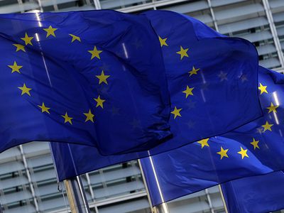 Евросоюз вновь откладывает санкции против России - В Мире