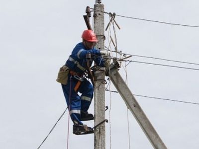 Из-за сильного ветра тысячи клиентов остались без электричества - Литва и страны Балтии