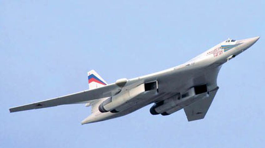 Уго Чавес предложил России временную базу дальней авиации