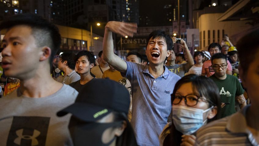 Honkonge vėl kilo susirėmimai tarp protestuotojų ir policininkų