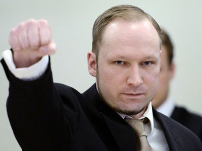 Норвежский террорист в суде впервые встретился с пострадавшим                                                                                          - В Мире