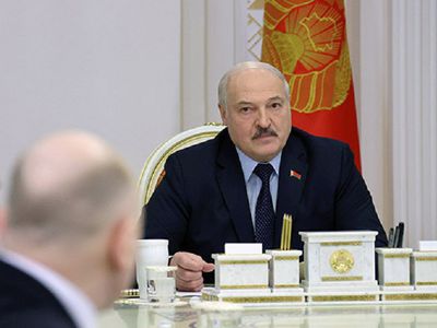 Лукашенко: мы не собираемся втягиваться в войну, и об этом нас никто не просит - В Мире