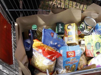 Жителям, имеющим социальные карты, на продукты питания и средства гигиены будет выделяться около 100 евро в год - Литва и страны Балтии