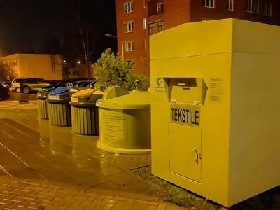 В Висагинасе наконец-то устанавливаются контейнеры для сбора текстиля - В Висагинасе