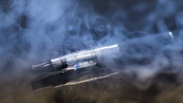А. Верига предлагает запретить продажу эл. сигарет