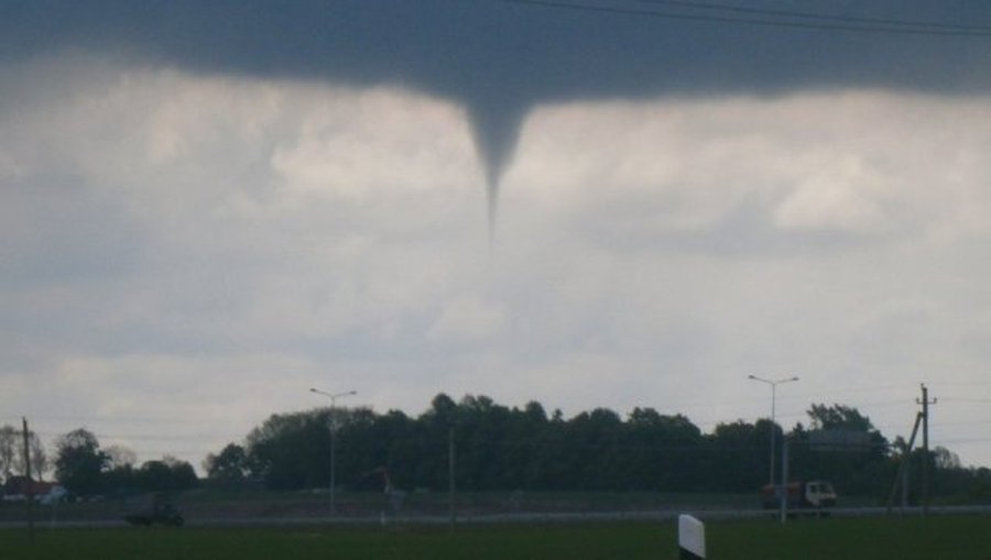 В Литве зафиксирован вихрь  - Литва и страны Балтии