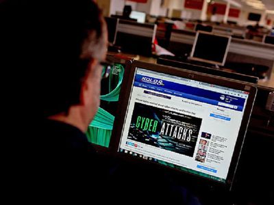 Times: Великобритания изучает возможность проведения кибератаки против РФ - В Мире