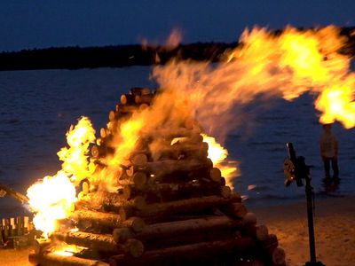Праздник Йонинес прошел, как говорится, с огоньком. (видео) - В Висагинасе