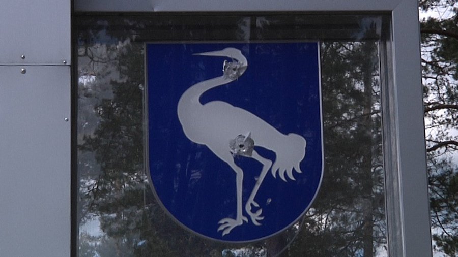 Продолжаются бесчинства вандалов — изуродована стела на въезде в город - В Висагинасе