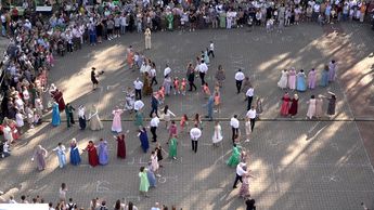 50-летие Висагинаса. В общем вальсе на площади Сантарвес танцевали мэр и вице-мэр (видео)