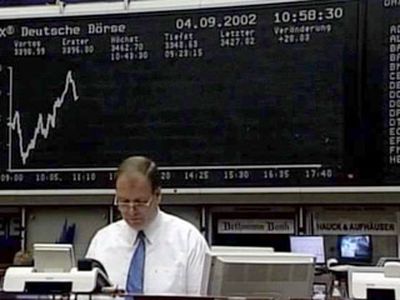 Эксперты: «страховая» функция доллара отпадет и уже в начале 2009 года он начнет ощутимо дешеветь к евро - В Мире