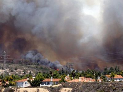 В Калифорнии из-за природных пожаров эвакуированы более 40 тысяч человек - В Мире