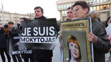 Профсоюзы Литвы провели митинг у Минобразования в поддержку бастующих учителей