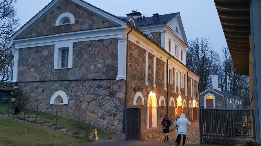 В преддверии Рождества висагинские сеньоры совершили увлекательное путешествие в «Paliesiaus dvaras» (видео) - В Висагинасе