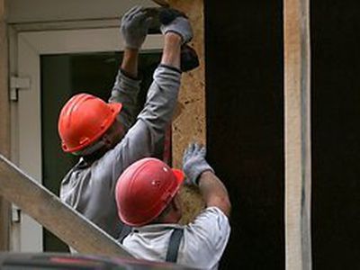 В Беларуси уехавших в Сочи рабочих могут заменить литовские строители
                                                                 - Литва и страны Балтии