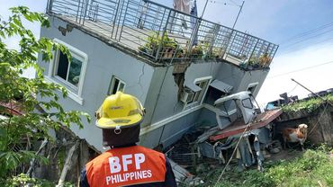 Per žemės drebėjimą Filipinuose žuvo mažiausiai 4 žmonės, 60 sužeista