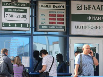 Лукашенко заливает кризис водкой - В Мире