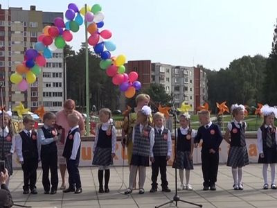 В школах и гимназиях Висагинаса прозвенели первые звонки (Видео) - В Висагинасе
