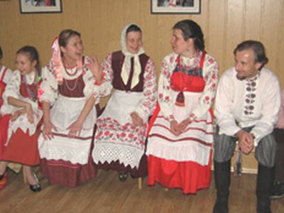   
 «Если нет солнца в небе, найди его в себе»  
 - В Висагинасе