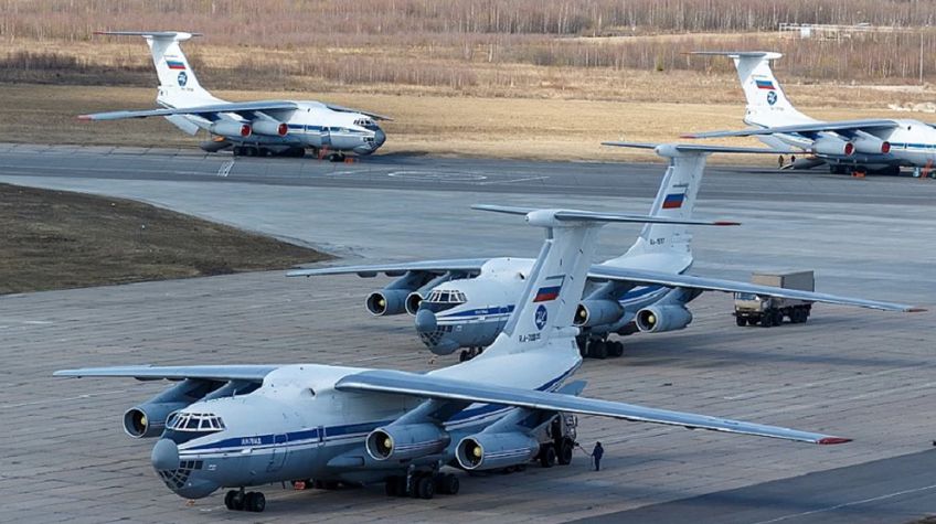 Пять самолетов с военными вирусологами вылетели из России в Италию