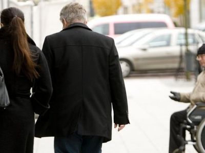 Социальные пособия будут контролировать самоуправления - Литва и страны Балтии