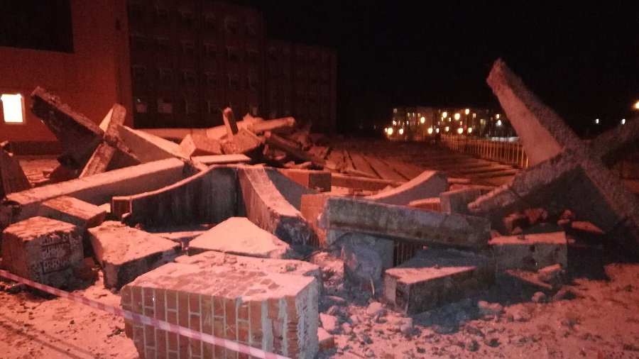 Разрушение кирпичных столбов началось - В Висагинасе