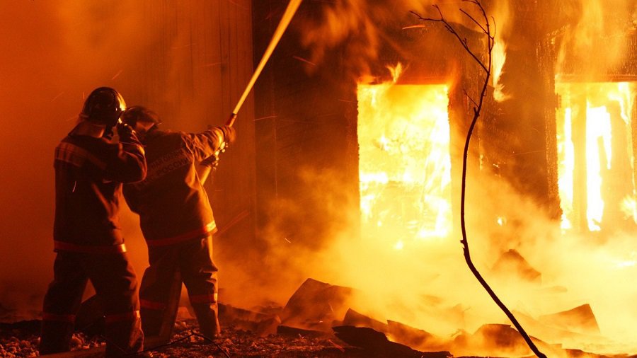 От пожаров в новогодние выходные погибли четыре человека - Литва и страны Балтии