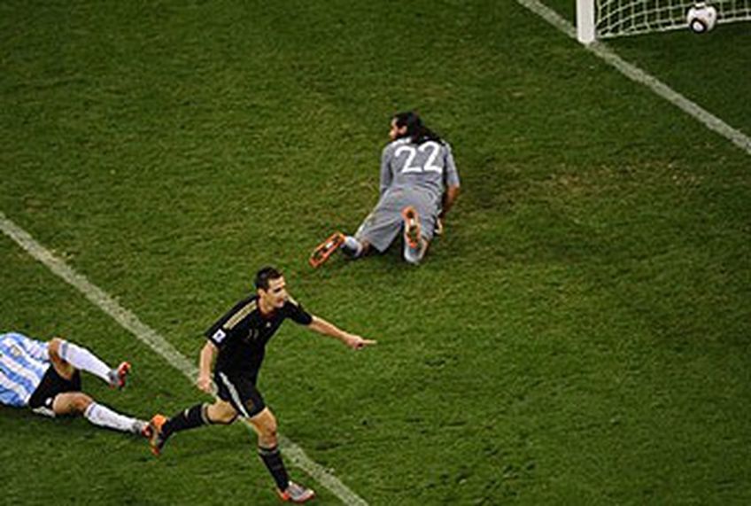 Сборная Германии разгромила Аргентину в 1/4 финала ЧМ-2010