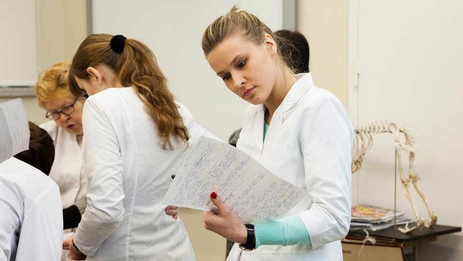 Англичане переманивают семейных врачей из Литвы, обещая впечатляющие зарплаты - В Мире