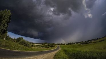 Ugniagesiai gelbėtojai ir vėl perspėja gyventojus apie numatomus škvalą, liūtis ir krušą