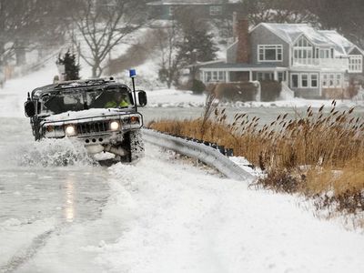 Число погибших от снежного шторма в США возросло до 16 - В Мире