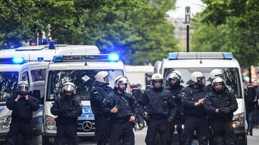 СМИ: шестеро полицейских пострадали в Берлине во время марша неонацистов