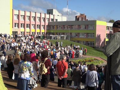 1 сентября в Висагинасе. Репортажи с торжественных линеек в День знаний и науки (видео) - В Висагинасе