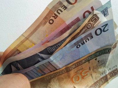 В Литве дают меньше взяток, но страна лидирует по взяточничеству в ЕС - Литва и страны Балтии