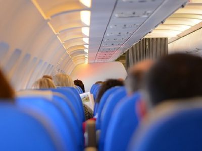 СМИ: в Германии пассажирский самолет совершил экстренную посадку из-за поломки кофеварки - В Мире